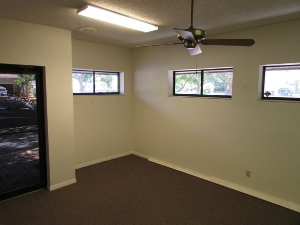 GREAT BUILDING TO BUY OR LEASE!: 1991 Hyde Park St, Sarasota, FL 34239